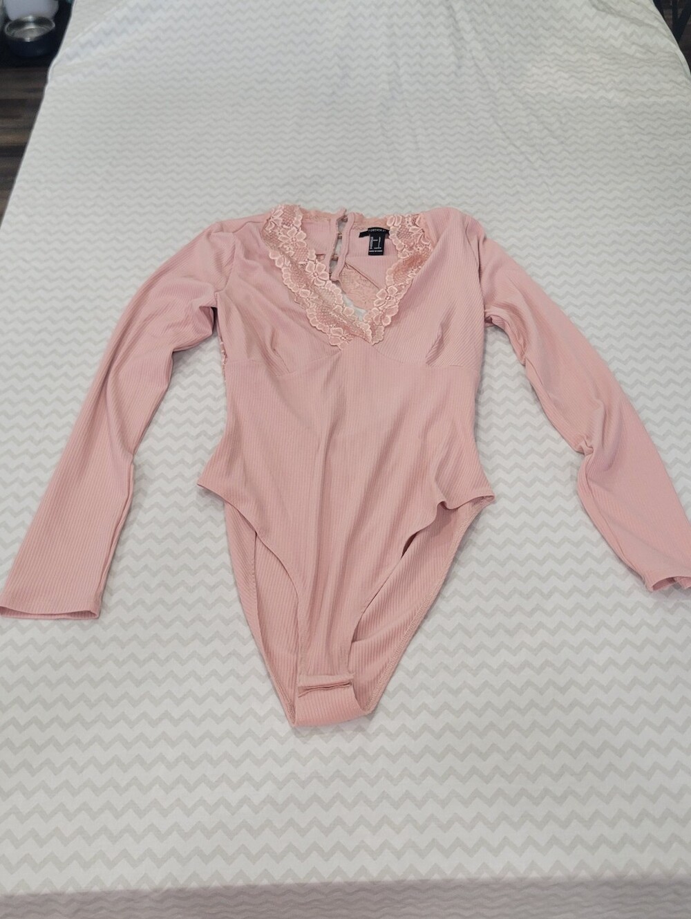Forever 21 Dusty Pink Lace-Trim Ribbed Bodysuit Size Large - Picture 2 of 10